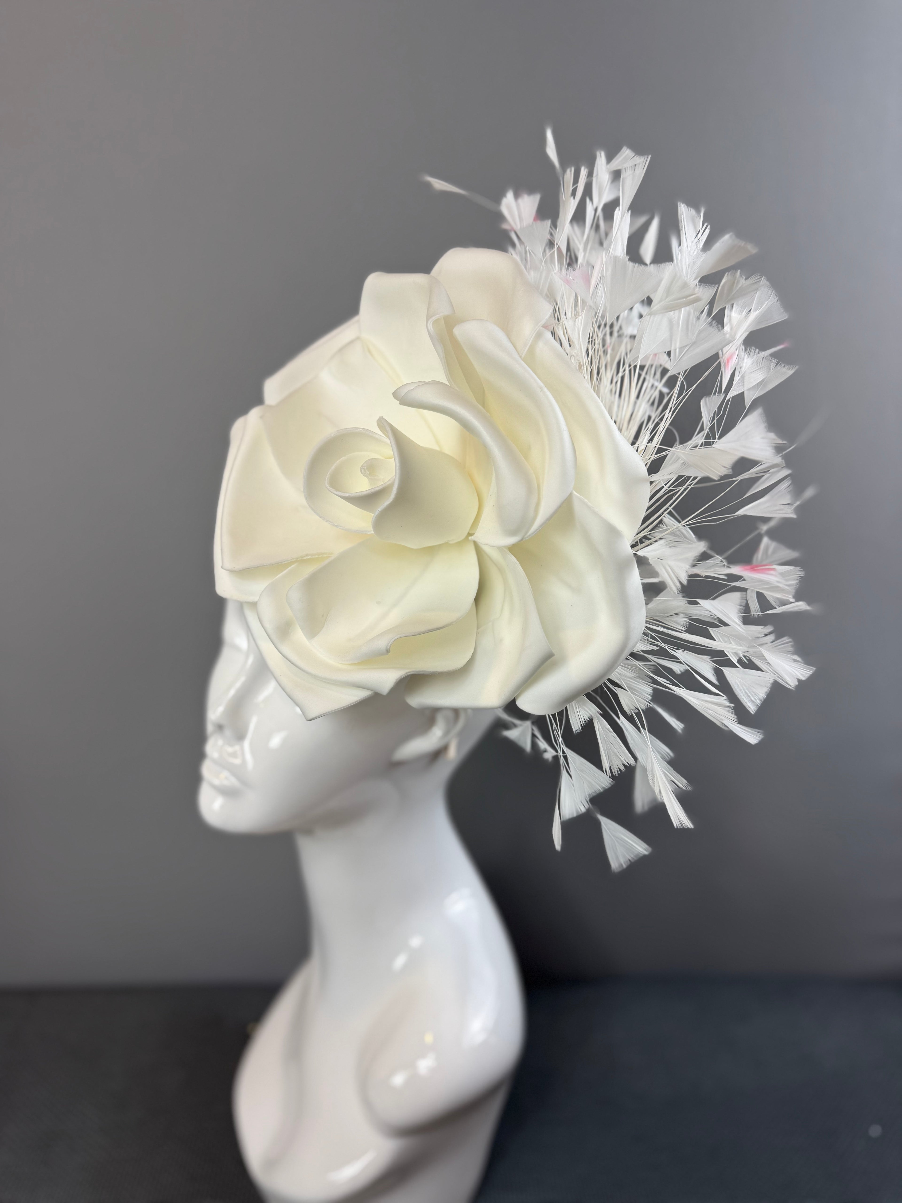 All white Derby Fascinator, Kentucky Derby Hat Alternative, Kentucky derby hat (GOLD LINE)