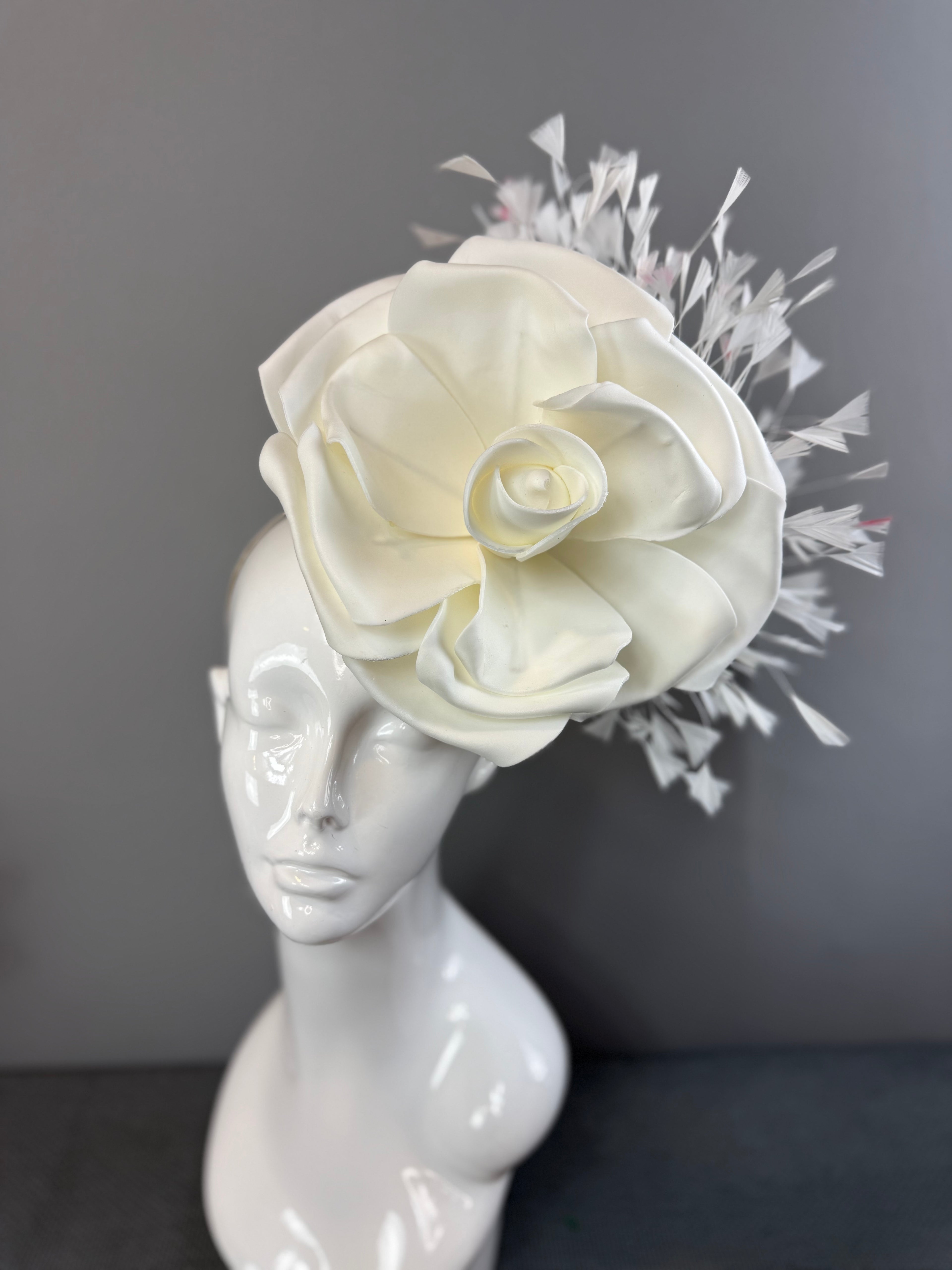 All white Derby Fascinator, Kentucky Derby Hat Alternative, Kentucky derby hat (GOLD LINE)