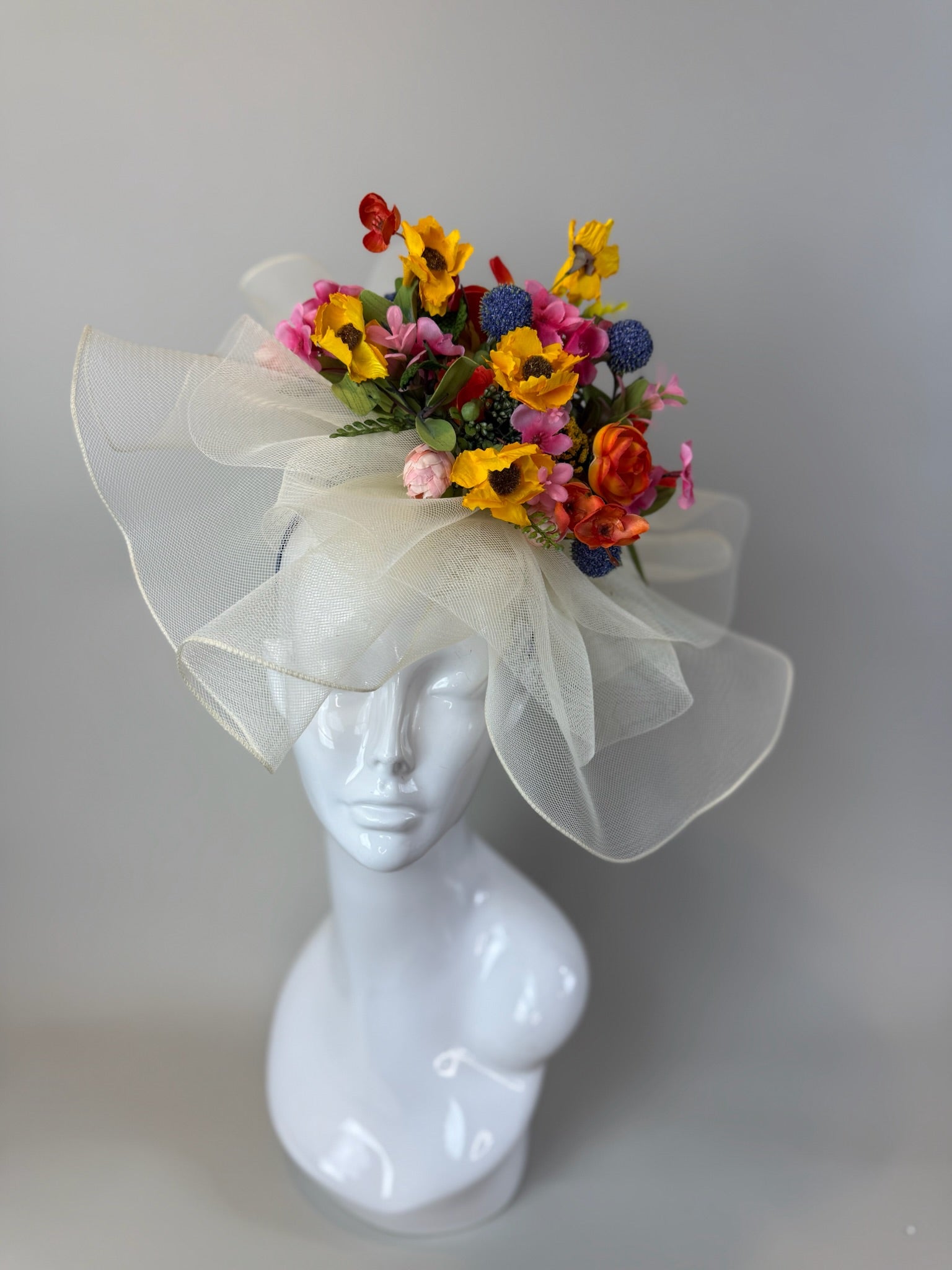 Floral and Cream Derby Fascinator, Kentucky Derby Hat Alternative, Kentucky derby hat (GOLD LINE)