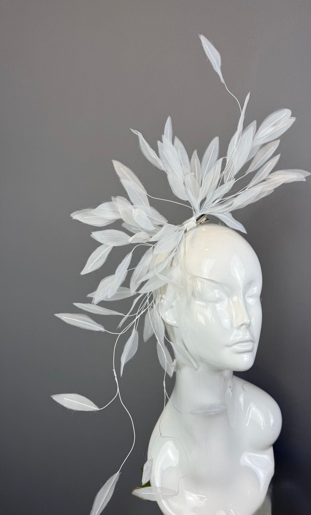 Kentucky Derby Feather Fascinator Hat for Women with white wiry feathers