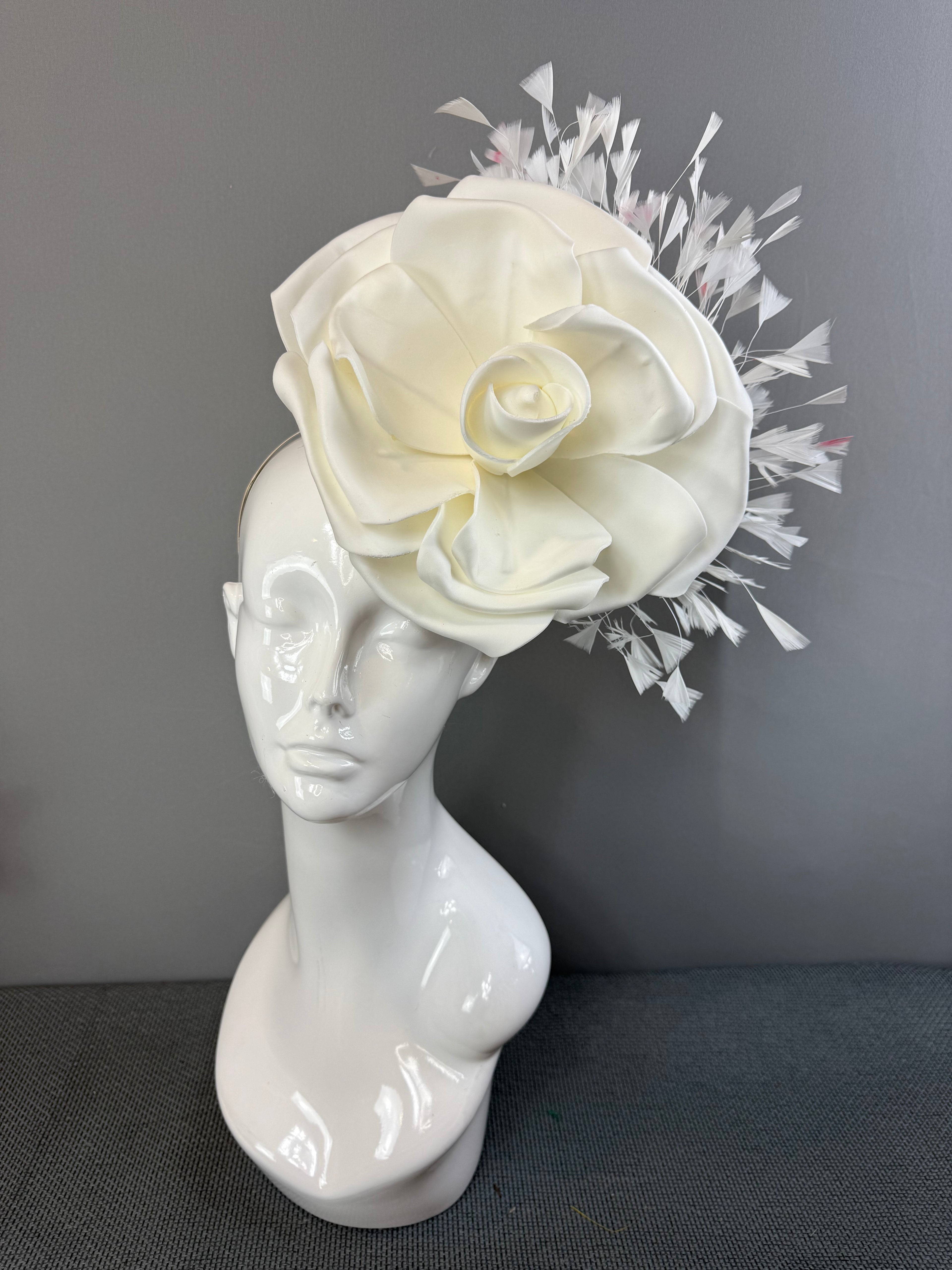 All white Derby Fascinator, Kentucky Derby Hat Alternative, Kentucky derby hat (GOLD LINE)