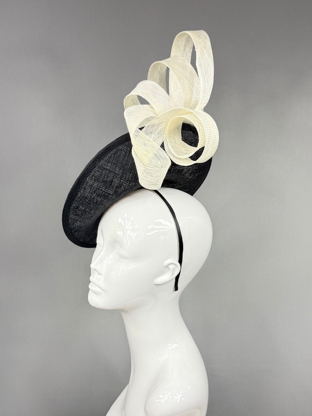 Kentucky Derby Fascinator Hat | Loops of sculpted ivory sinamay ribbon on a black saucer base Headpiece | Derbyologie