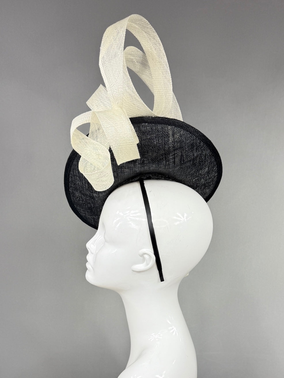 Kentucky Derby Fascinator Hat | Loops of sculpted ivory sinamay ribbon on a black saucer base Headpiece | Derbyologie