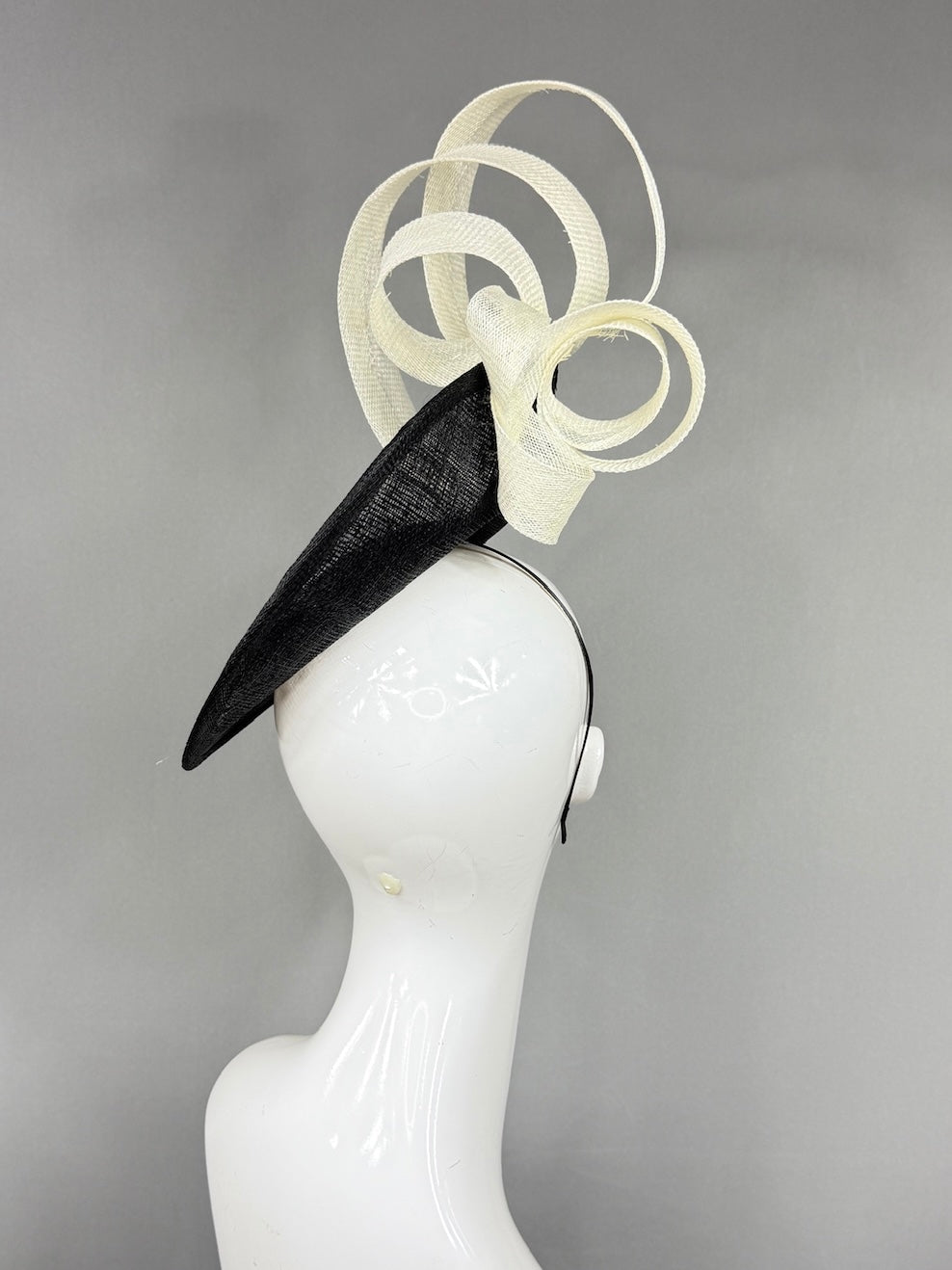 Kentucky Derby Fascinator Hat | Loops of sculpted ivory sinamay ribbon on a black saucer base Headpiece | Derbyologie