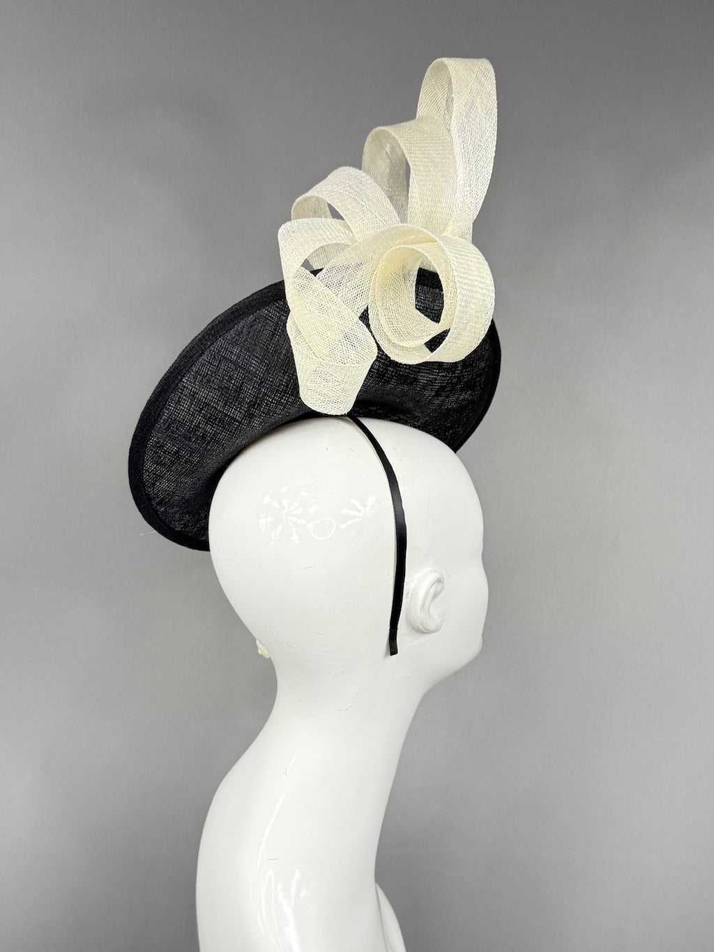 Kentucky Derby Fascinator Hat | Loops of sculpted ivory sinamay ribbon on a black saucer base Headpiece | Derbyologie