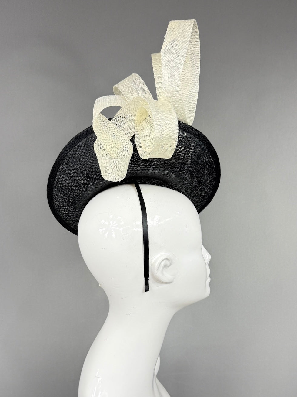 Kentucky Derby Fascinator Hat | Loops of sculpted ivory sinamay ribbon on a black saucer base Headpiece | Derbyologie