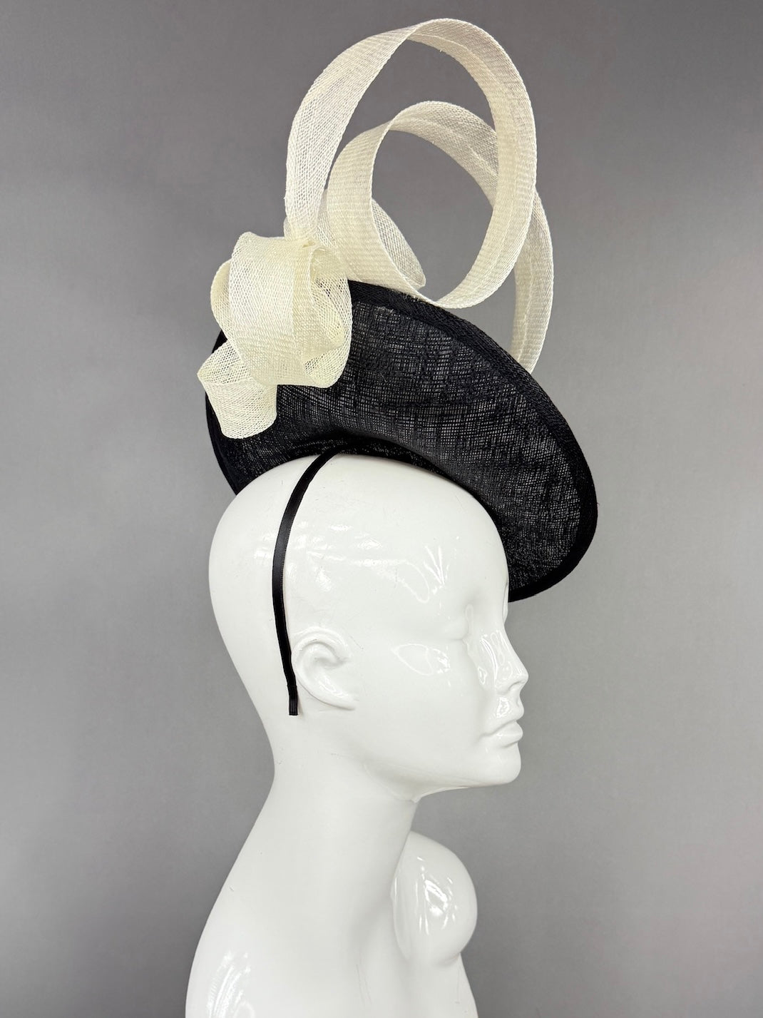 Kentucky Derby Fascinator Hat | Loops of sculpted ivory sinamay ribbon on a black saucer base Headpiece | Derbyologie