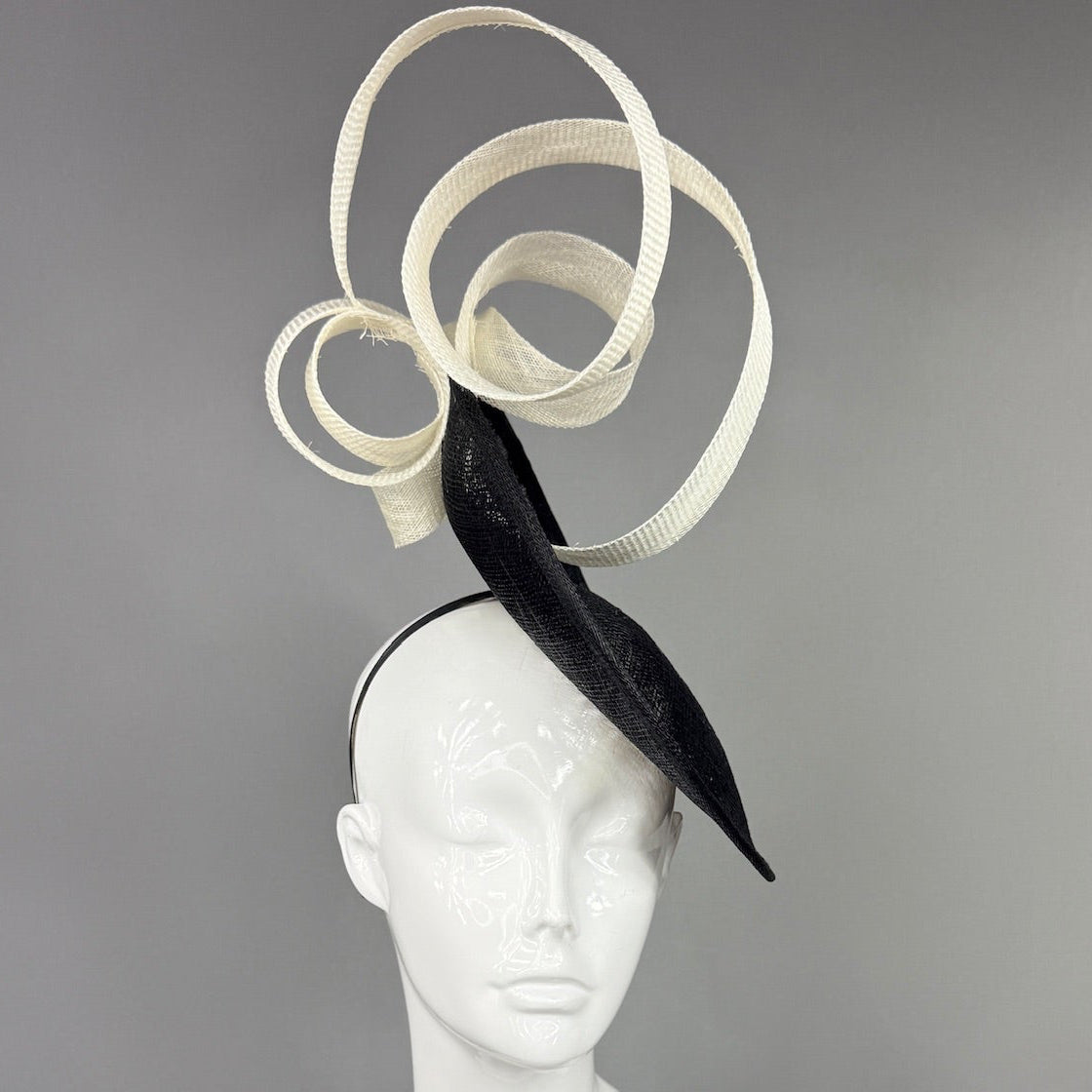 Kentucky Derby Fascinator Hat | Loops of sculpted ivory sinamay ribbon on a black saucer base Headpiece | Derbyologie
