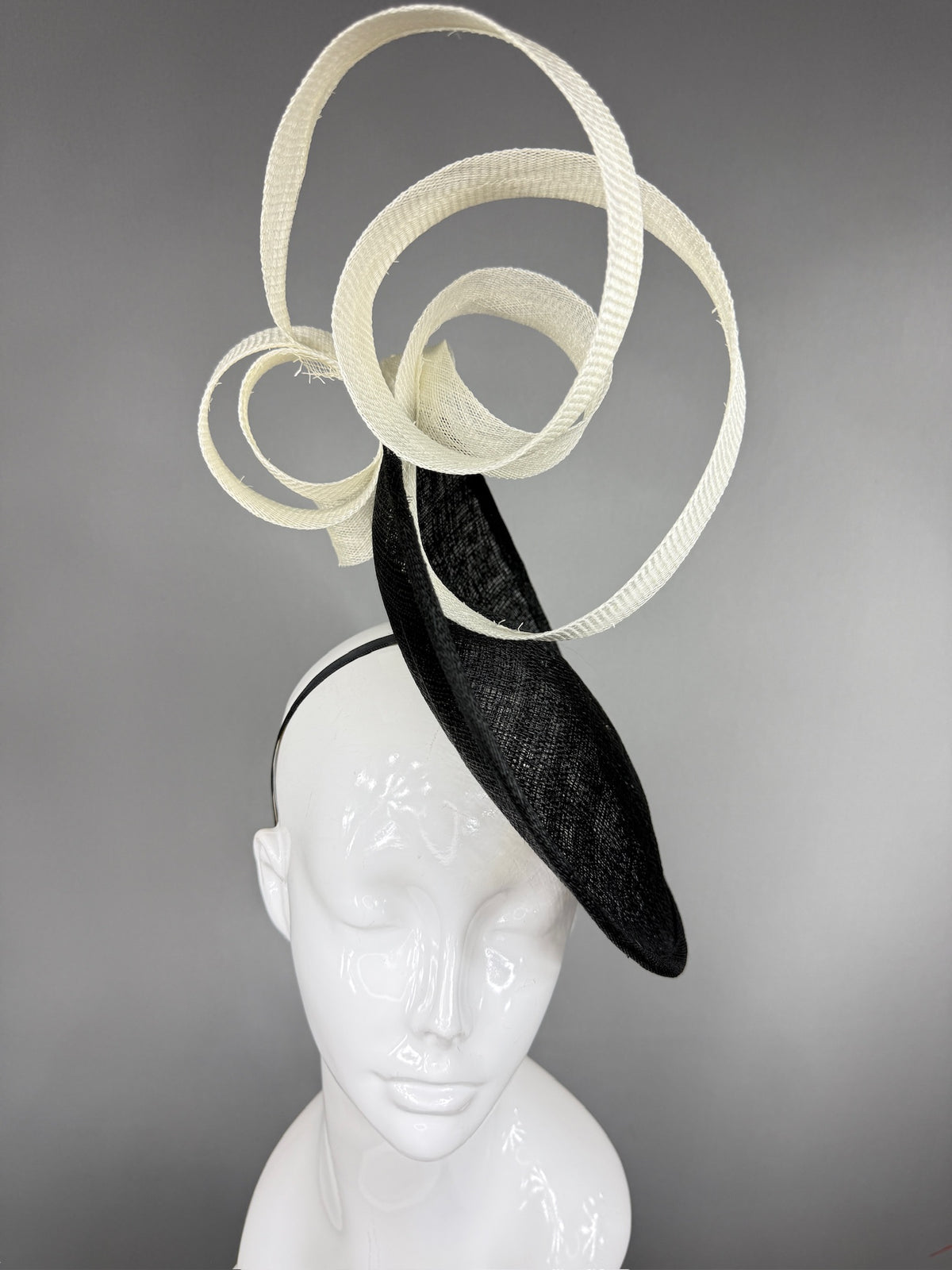 Kentucky Derby Fascinator Hat | Loops of sculpted ivory sinamay ribbon on a black saucer base Headpiece | Derbyologie