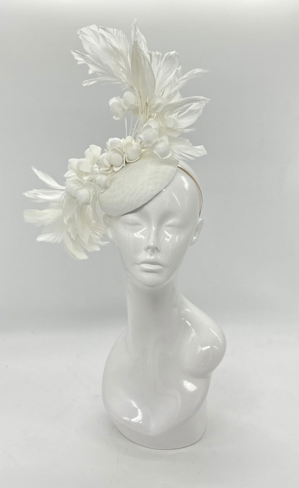 Extravagant white feather Derby Fascinator, Kentucky Derby Hat Alternative, Kentucky derby hat (GOLD LINE)