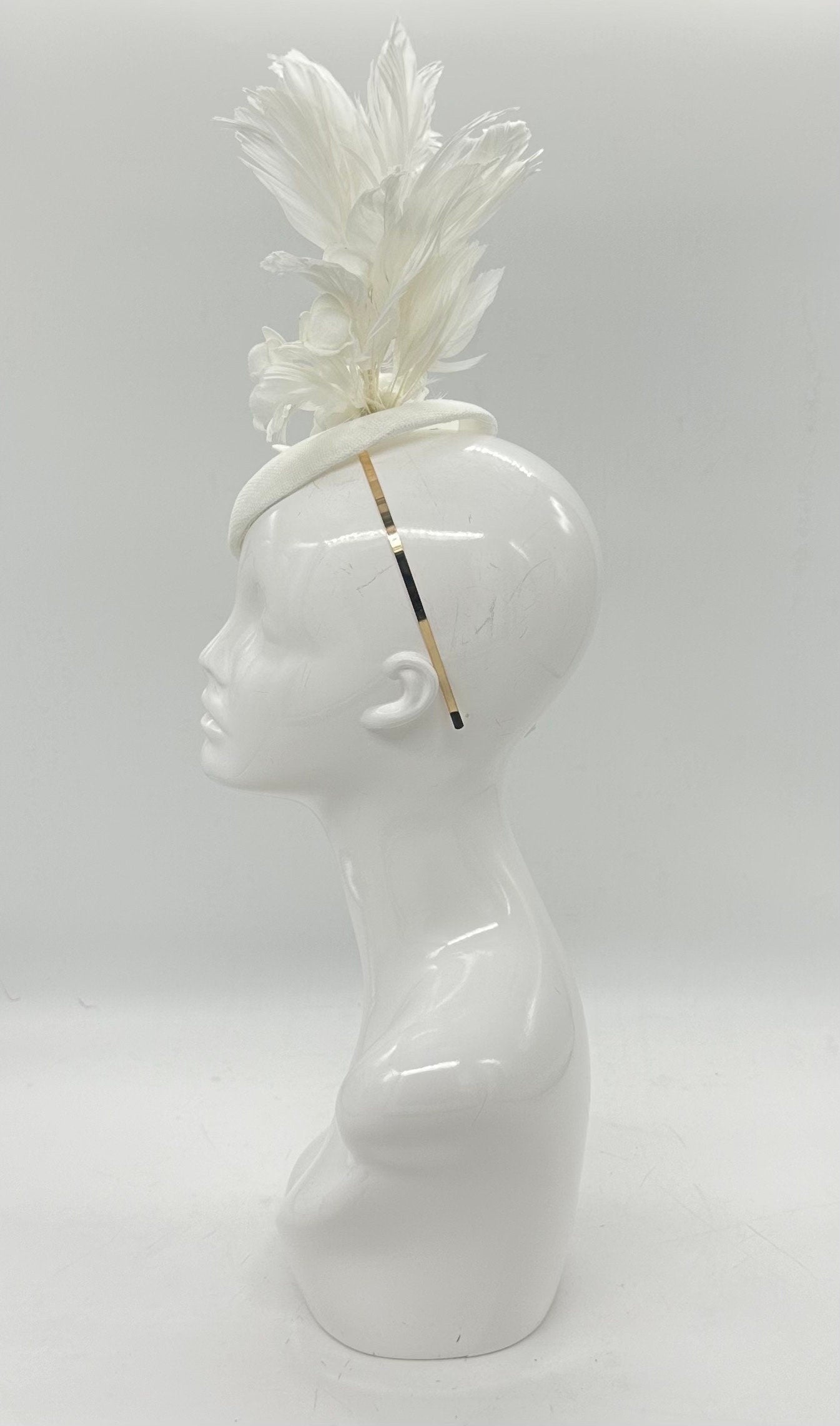 Extravagant white feather Derby Fascinator, Kentucky Derby Hat Alternative, Kentucky derby hat (GOLD LINE)