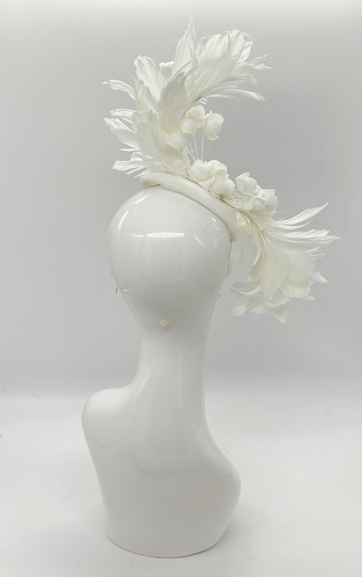 Extravagant white feather Derby Fascinator, Kentucky Derby Hat Alternative, Kentucky derby hat (GOLD LINE)