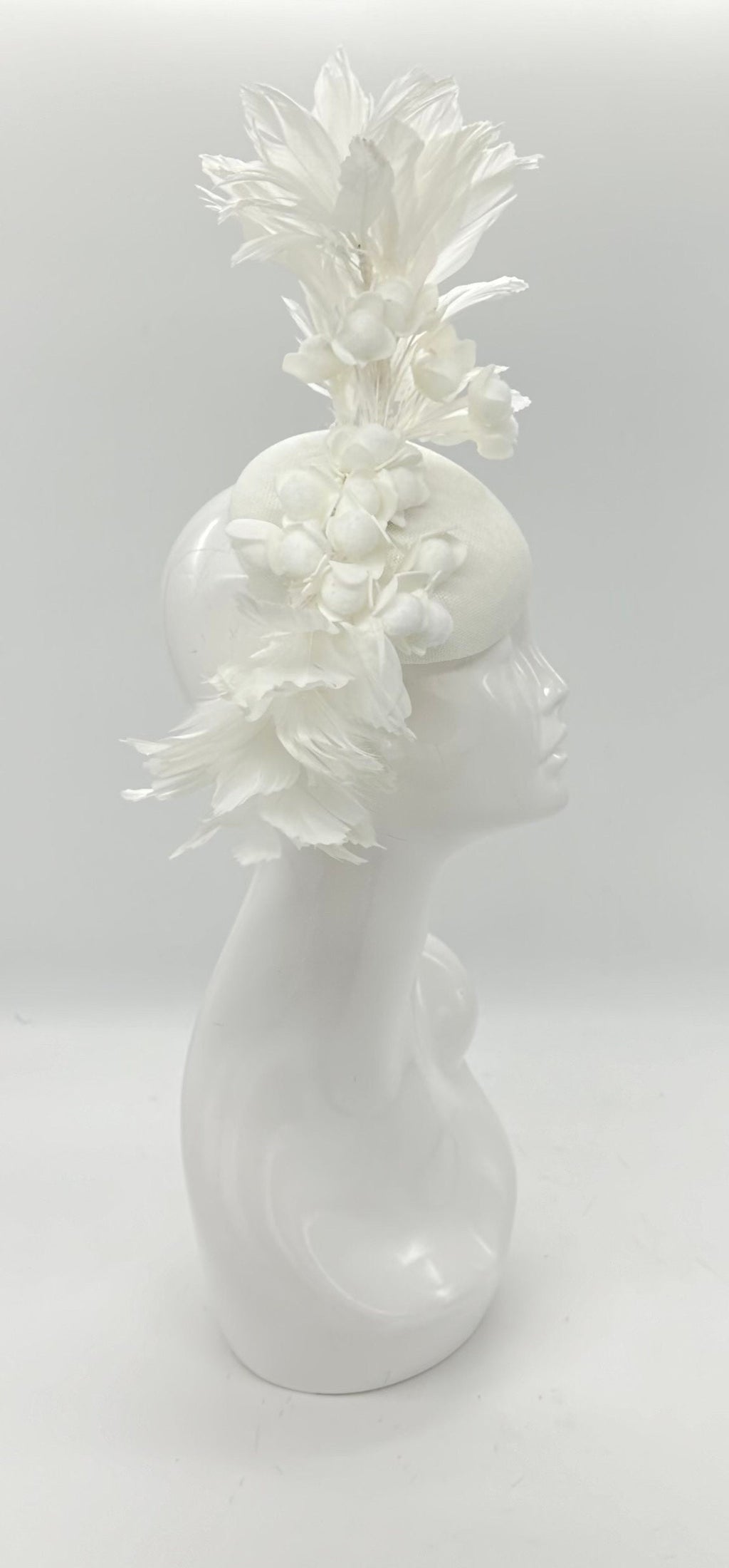 Extravagant white feather Derby Fascinator, Kentucky Derby Hat Alternative, Kentucky derby hat (GOLD LINE)
