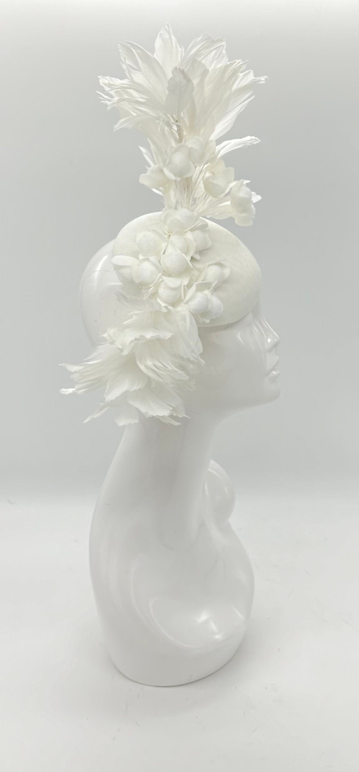Extravagant white feather Derby Fascinator, Kentucky Derby Hat Alternative, Kentucky derby hat (GOLD LINE)
