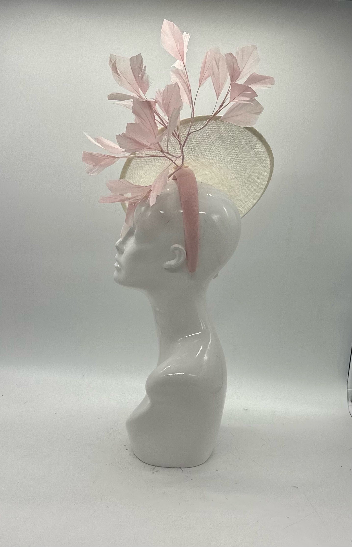 Light pink and ivory colored Derby Fascinator, Kentucky Derby Hat Alternative, Kentucky derby hat (GOLD LINE)