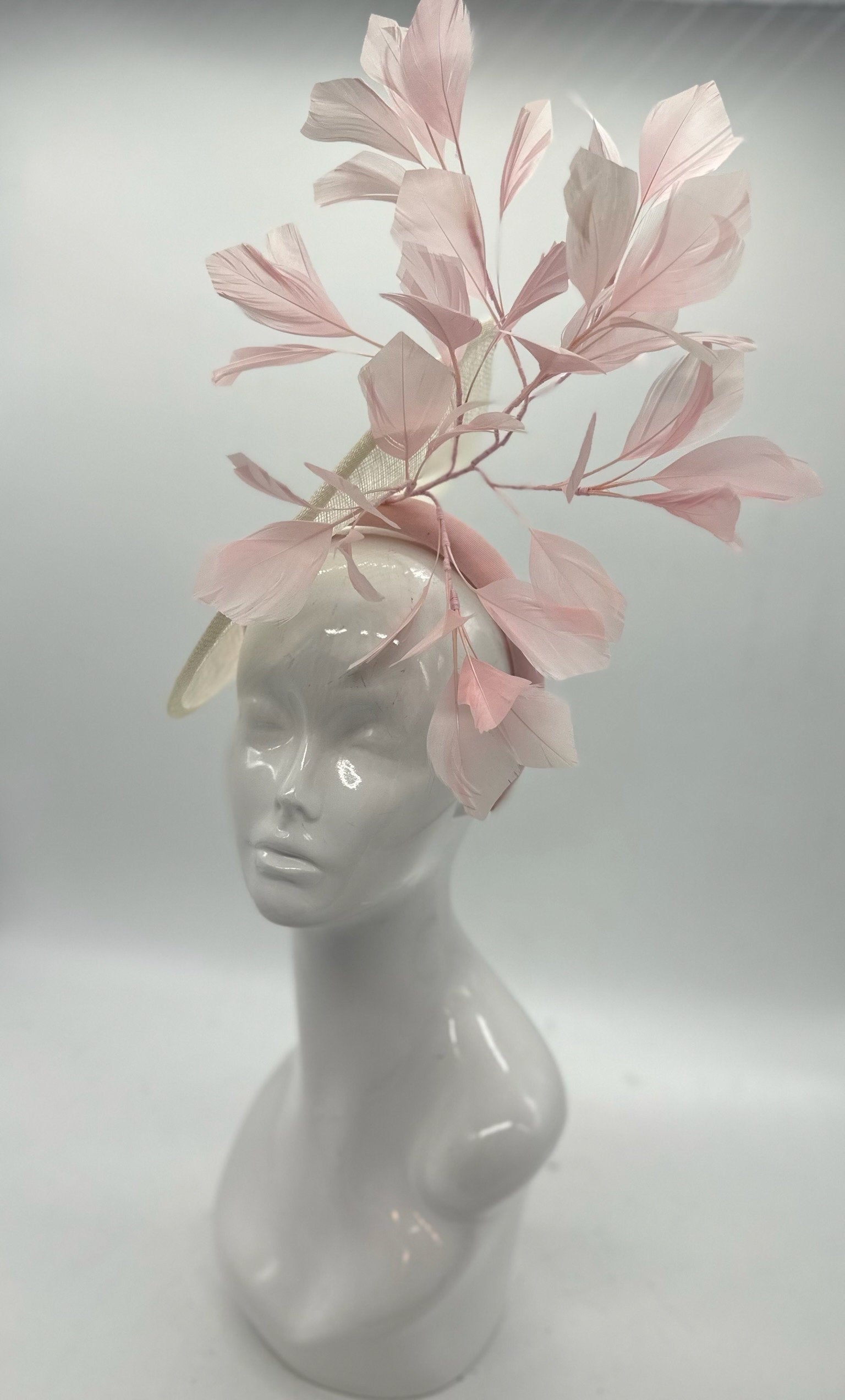 Light pink and ivory colored Derby Fascinator, Kentucky Derby Hat Alternative, Kentucky derby hat (GOLD LINE)