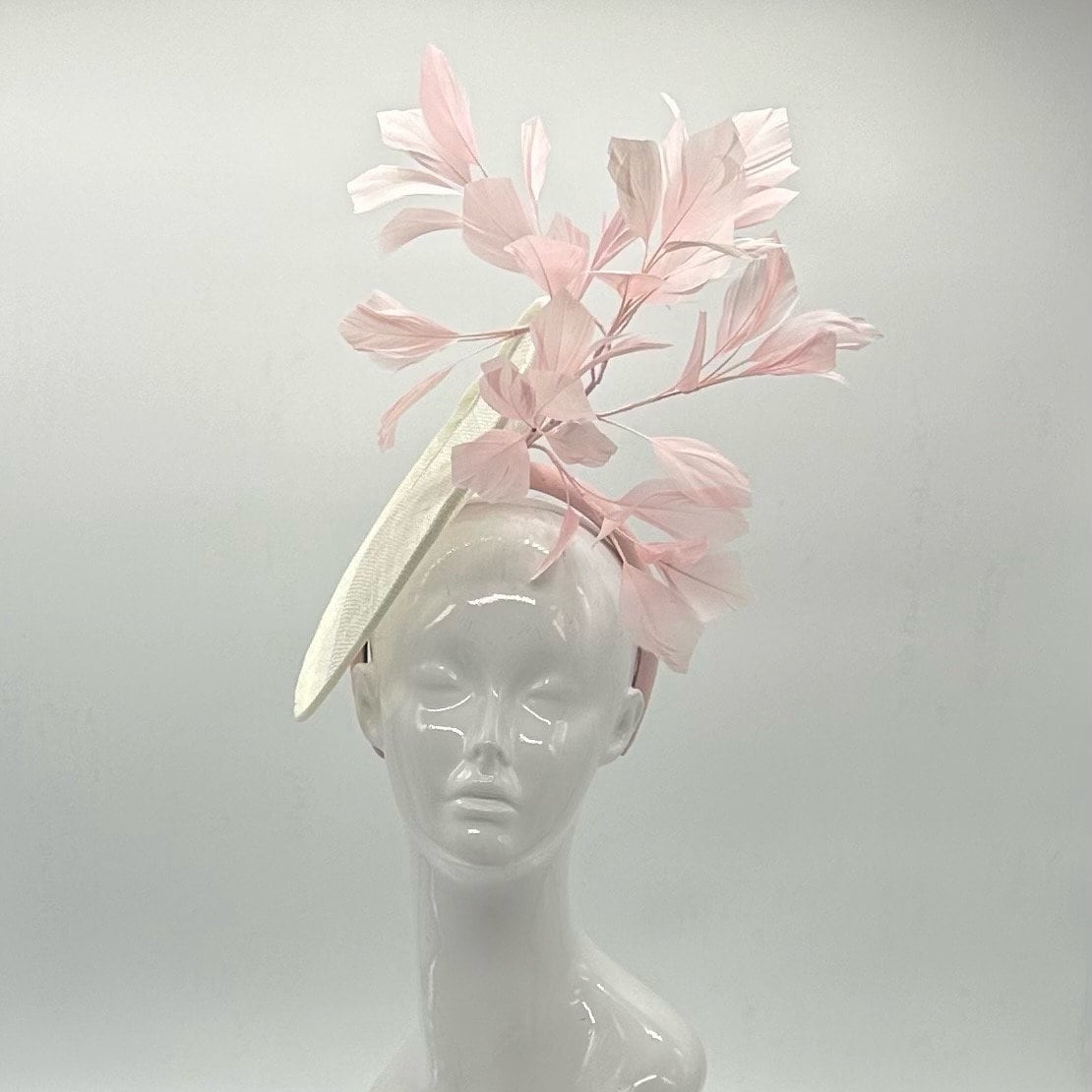 Light pink and ivory colored Derby Fascinator, Kentucky Derby Hat Alternative, Kentucky derby hat (GOLD LINE)